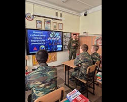 Курсант кафедры радиоэлектронной борьбы ВУЦ при ЮФУ провёл профориентационную встречу в Курганинском казачьем кадетском корпусе
